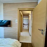 Avira With Free Private Garage Apartamento Nyíregyháza