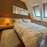 Avira With Free Private Garage Apartamento