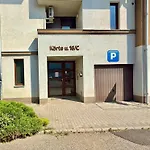 Avira With Free Private Garage Apartamento Nyíregyháza