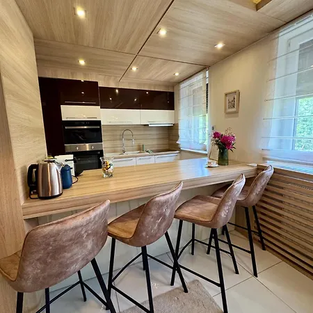 Avira With Free Private Garage *