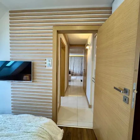 Avira With Free Private Garage דירה Nyíregyháza