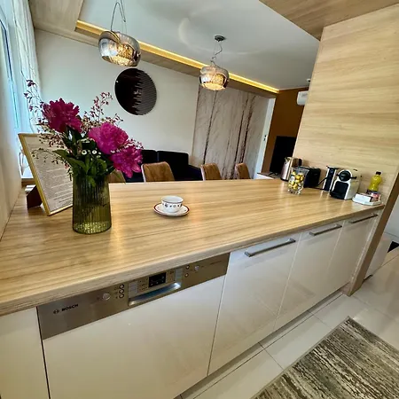 דירה Avira With Free Private Garage *