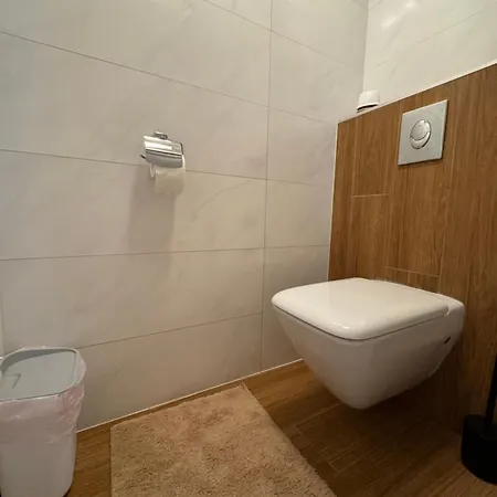 Avira With Free Private Garage *