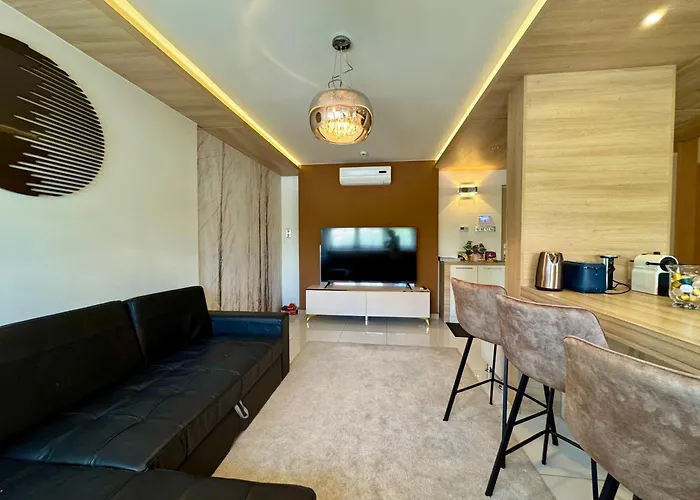 Avira With Free Private Garage Appartement